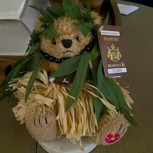 Hawaiian Collectibles Passport Bearfoot Hoku plush stuffed bear like new